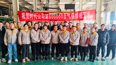風(fēng)雨中馳而不息，奮斗中砥礪前行